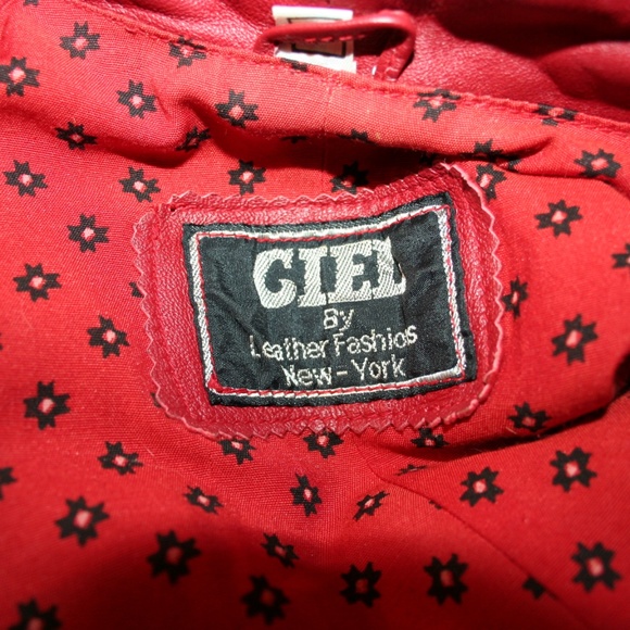 1980s Red Leather Cropped Vintage Jacket - Picture 5 of 8